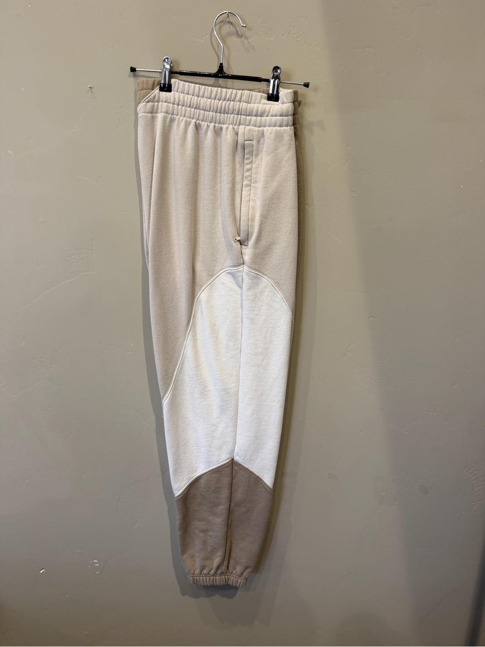 Alo Making Waves Sweatpants – Oatmeal/Cream – Medium